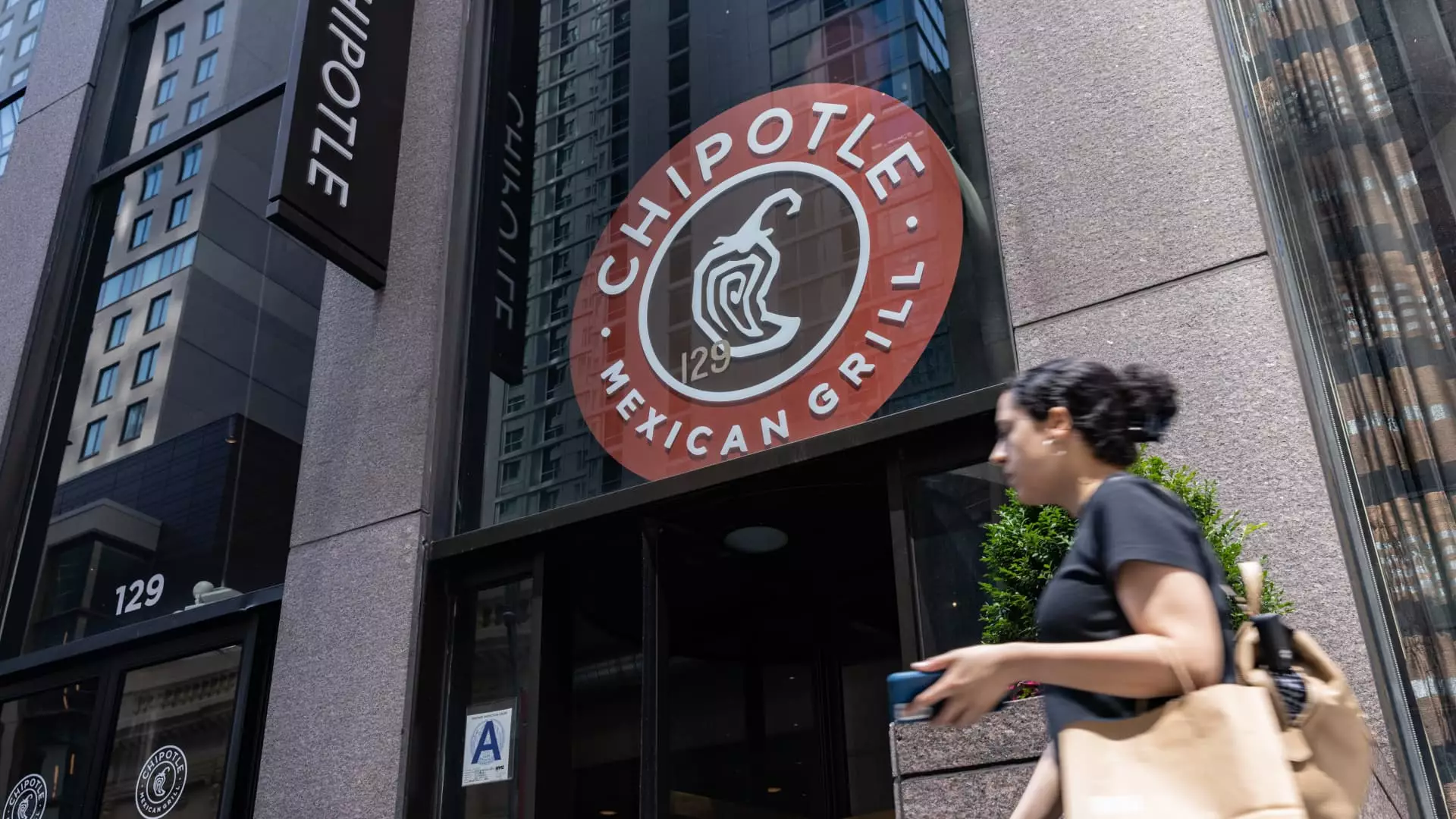 Chipotle Mexican Grill outperforms in earnings report despite industry slowdown