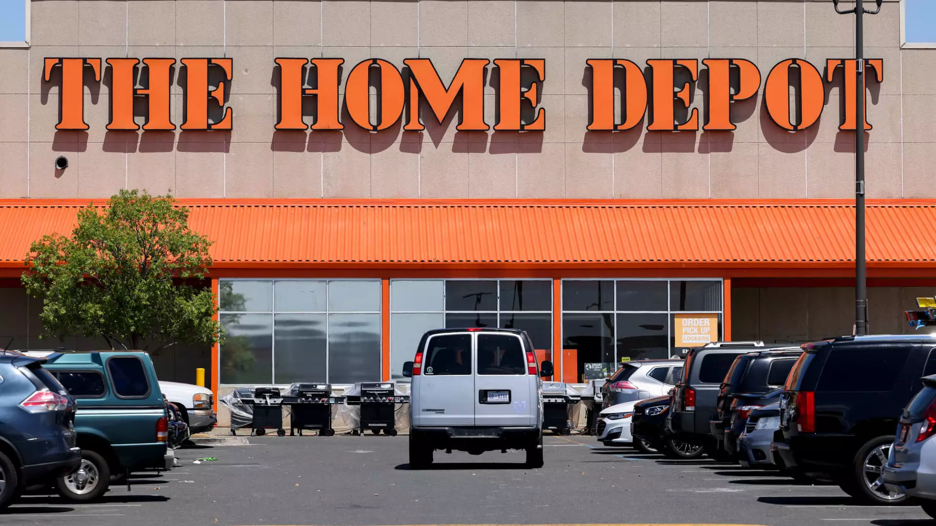 The Strategic Appeal of Investing in Home Depot Amidst Evolving Housing Trends