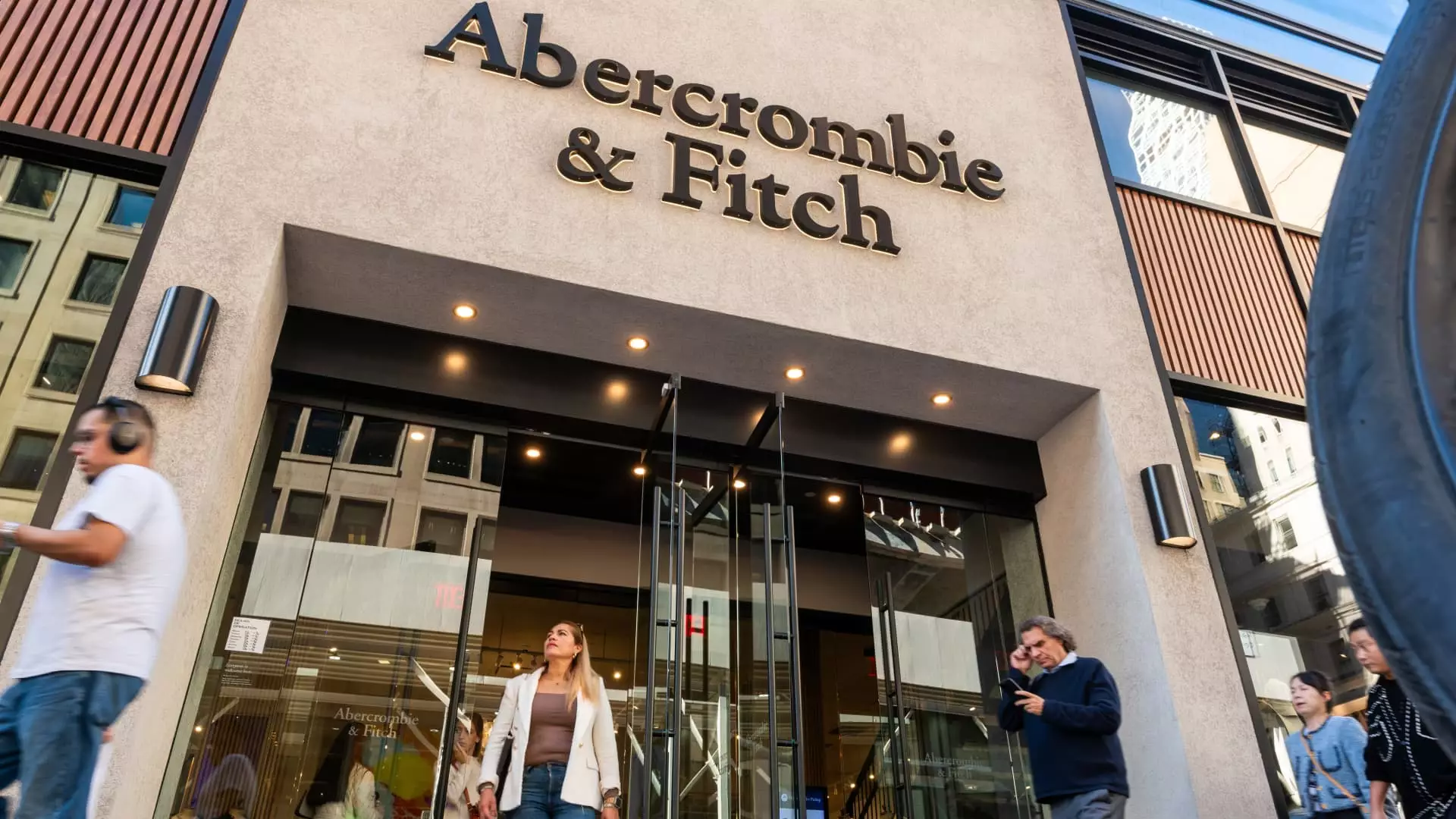 5 Alarming Signs Abercrombie & Fitch’s Growth is Crumbling