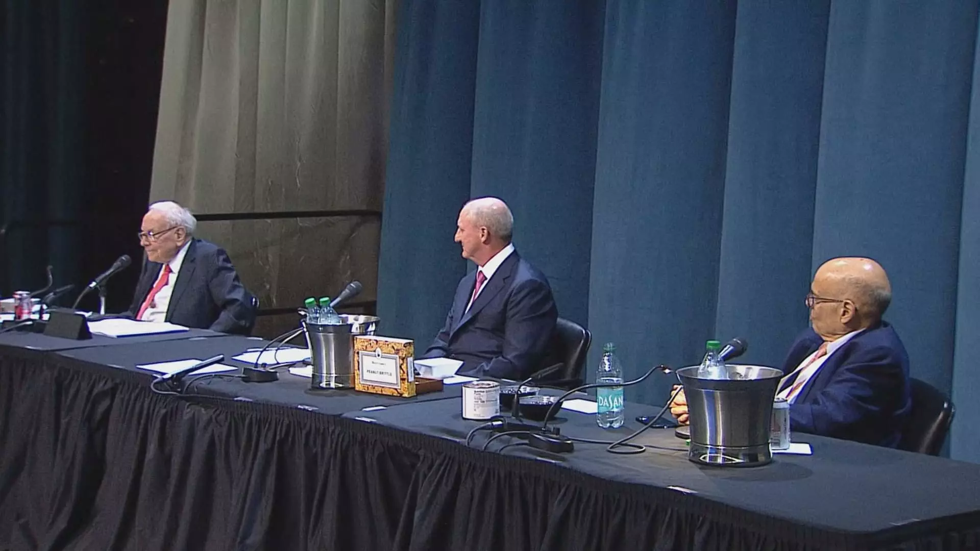 7 Profound Insights That Mark the End of an Era for Berkshire Hathaway