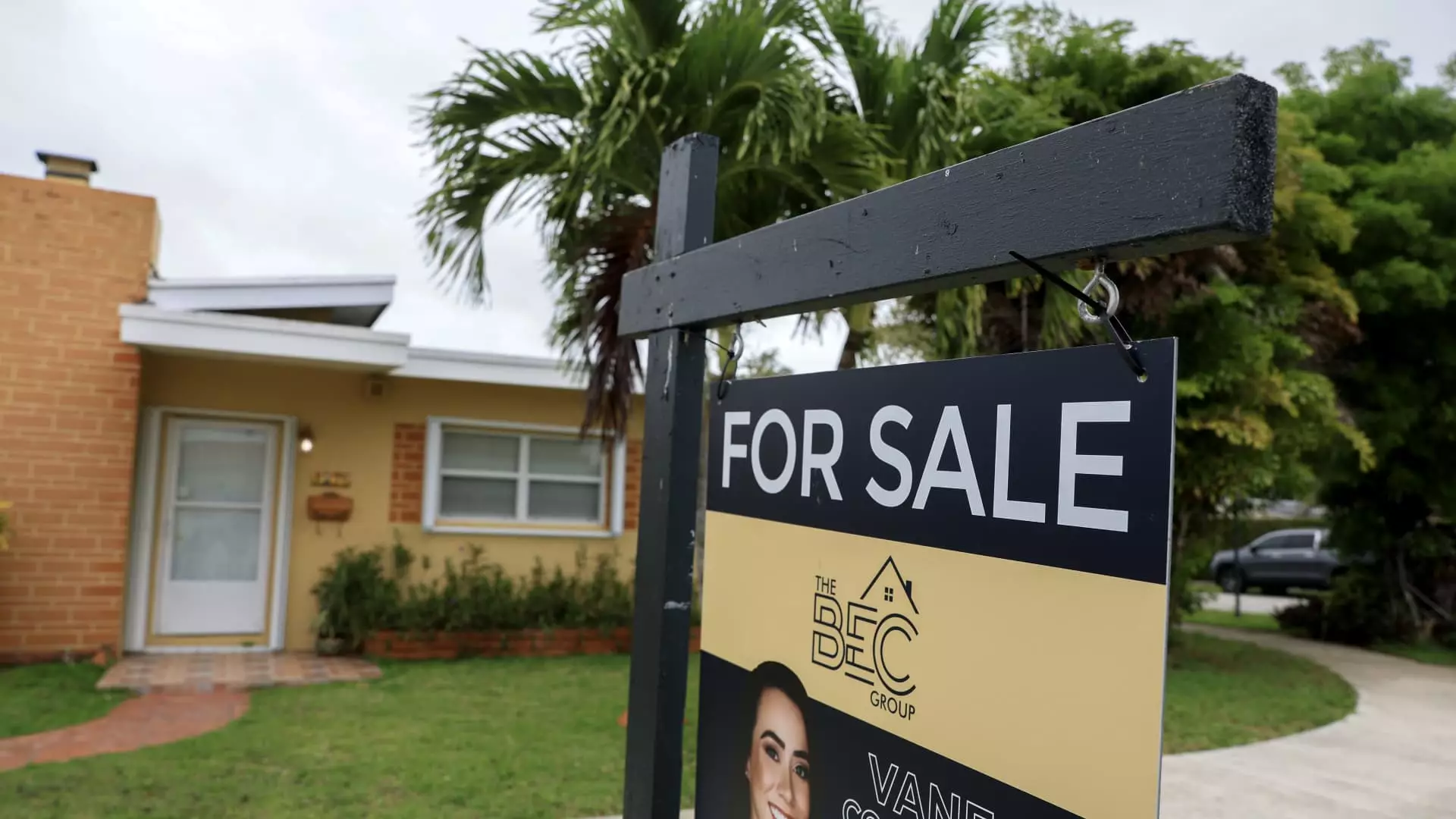 Mortgage Mayhem: A 3.9% Plunge in Demand Highlights a Dismal Housing Market