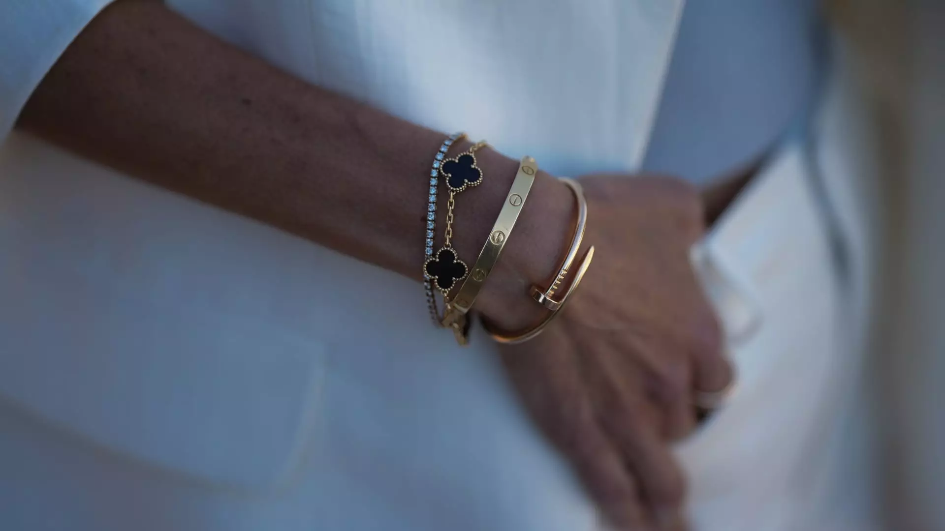 Luxury Retail Declares War on Consumer Confidence: The Fragile Outlook of 2025