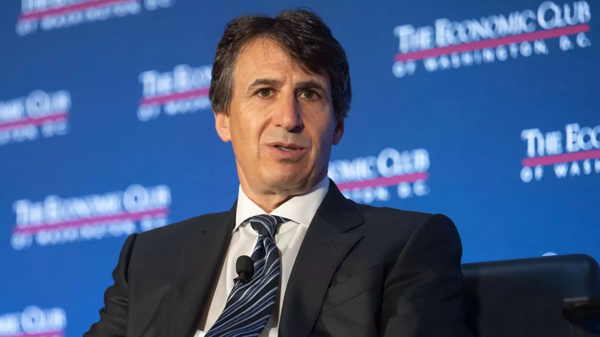 Despite Market Turmoil, Apollo Global Management Emerges as a Resilient Beacon of Growth