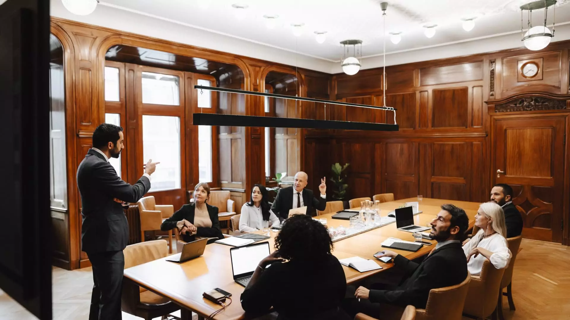 Family Offices’ Ruthless Talent Competition: A Profit-Driven Surge with Hidden Risks