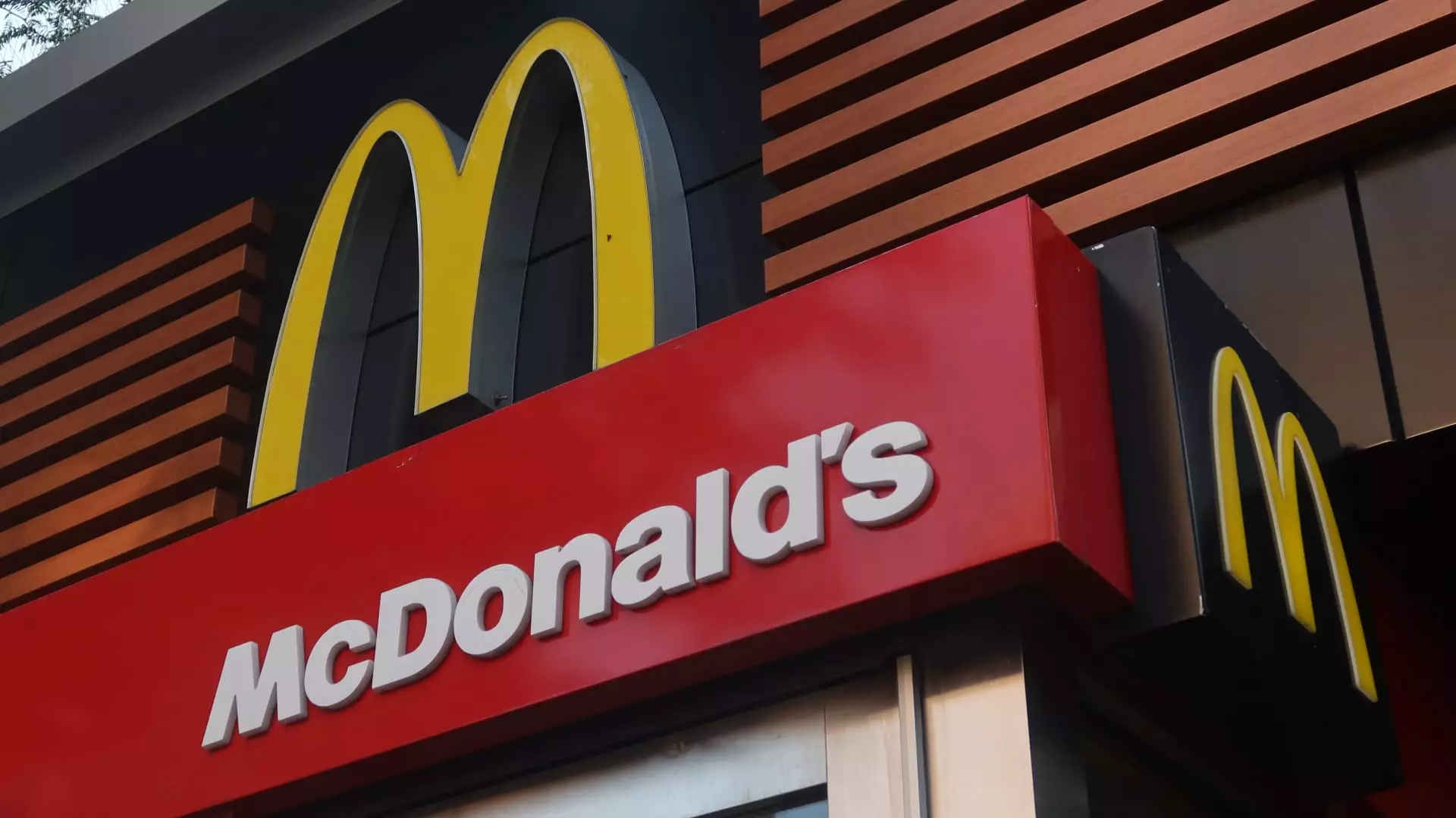 How McDonald’s Boasts Resilience Amid Economic Decline: A Critical Look at Their Strategy and Future Risks